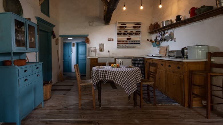 Turn Kitchen Clutter Into Charming Decor With This Vintage Design Trend